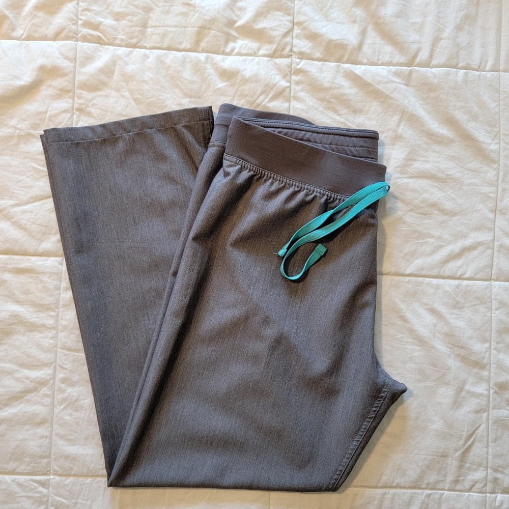 FIGS Scrub Set (top and bottom)